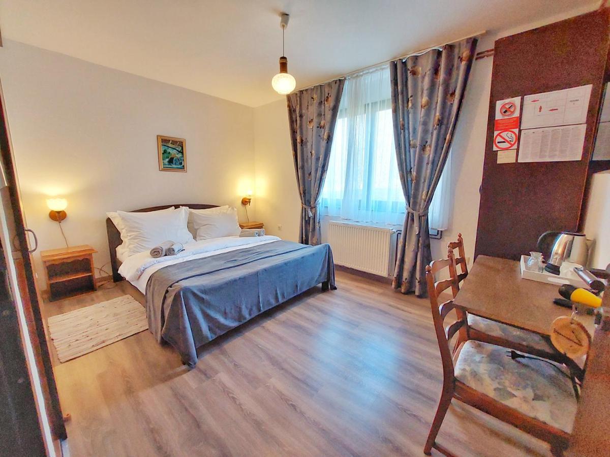 Отель Lazy Bear Езерца Экстерьер фото