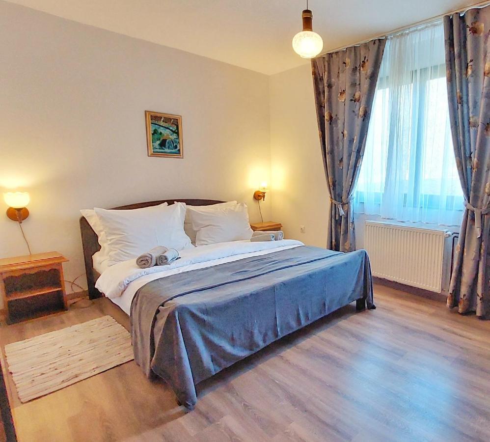 Отель Lazy Bear Езерца Экстерьер фото