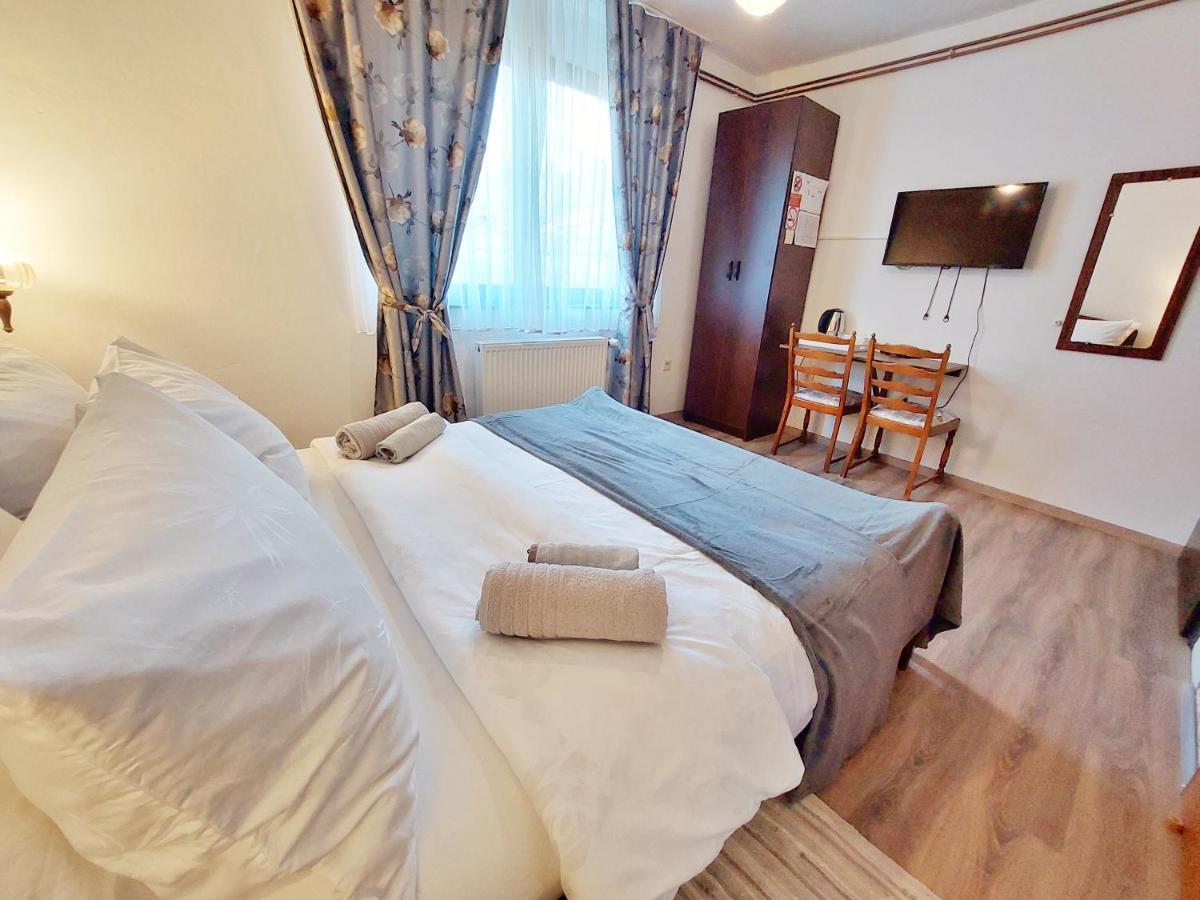 Отель Lazy Bear Езерца Экстерьер фото