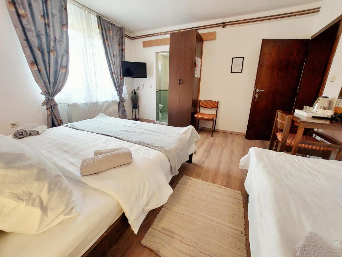 Отель Lazy Bear Езерца Экстерьер фото