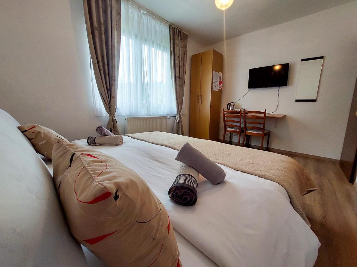 Отель Lazy Bear Езерца Экстерьер фото